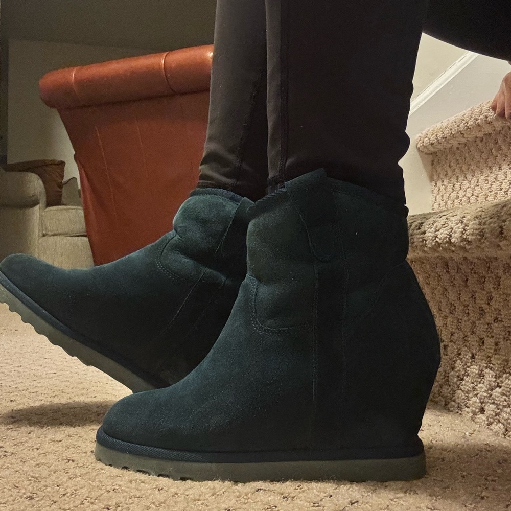 Ash Embossed Gray Sole